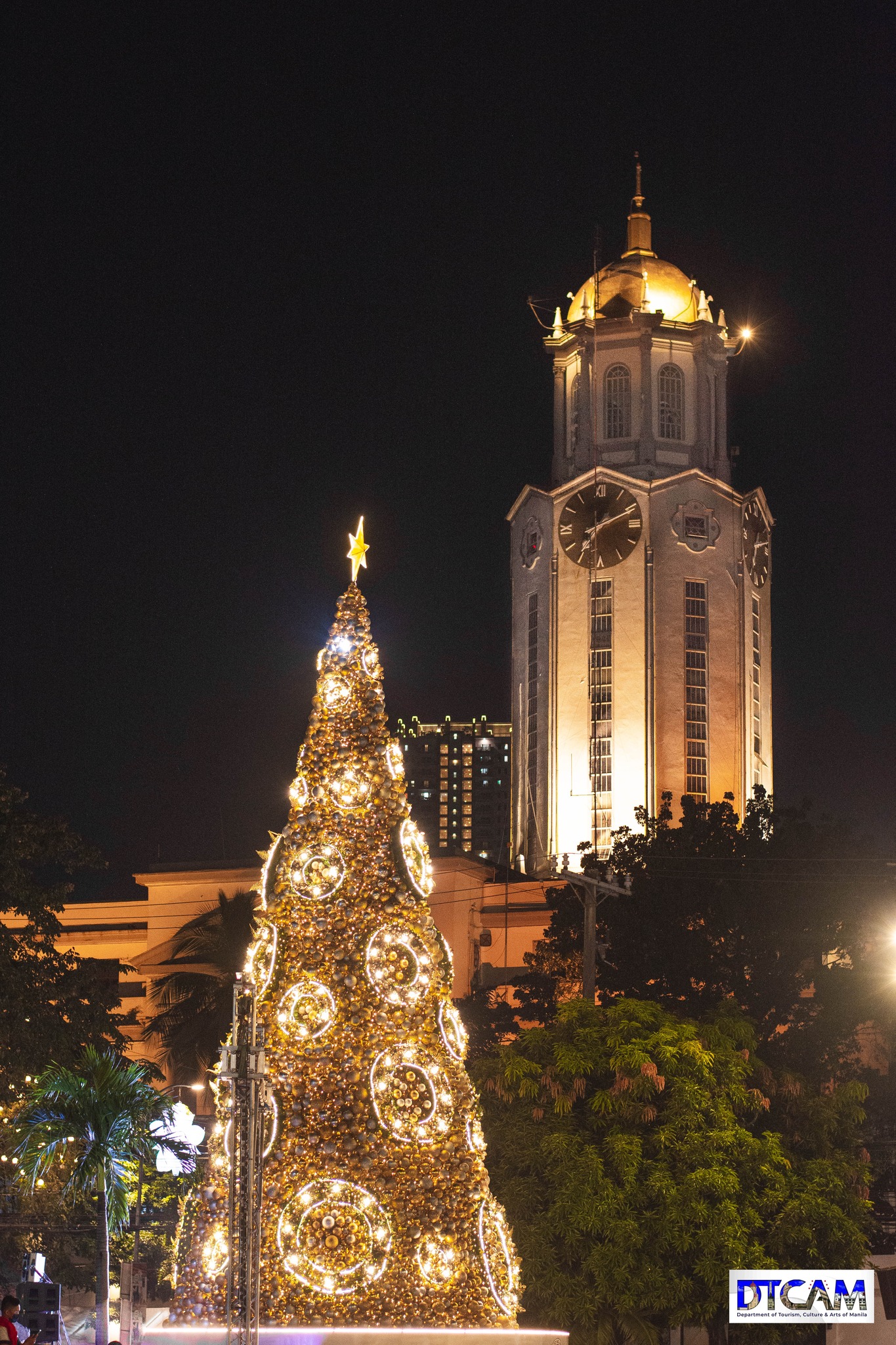 5 Famous Metro Manila Destinations and Their Christmas Decorations